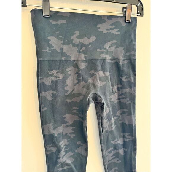 SPANX Ecoa are Seamless Black Camo Leggings, Women’s Small - Picture 7 of 9